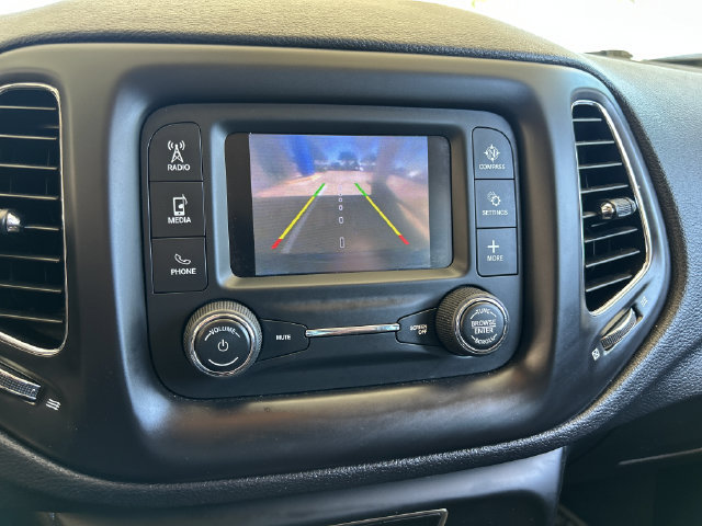 Used 2018 Jeep Compass Latitude w/ Cold Weather Group FWD image 20