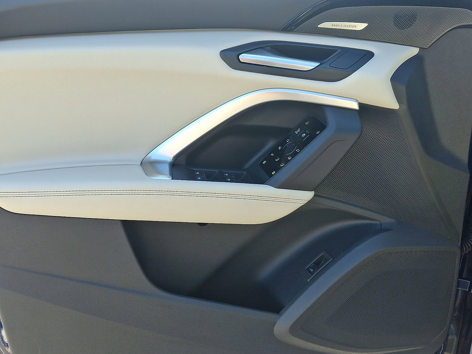 Used 2025 Audi Q5 Prestige image 11