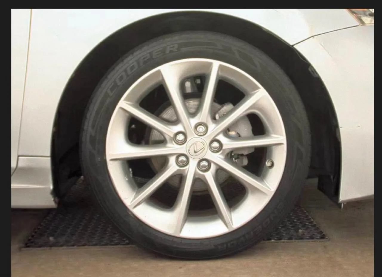 Used 2013 Lexus CT 200h w/ Premium Pkg w/Backup Camera FWD image 8