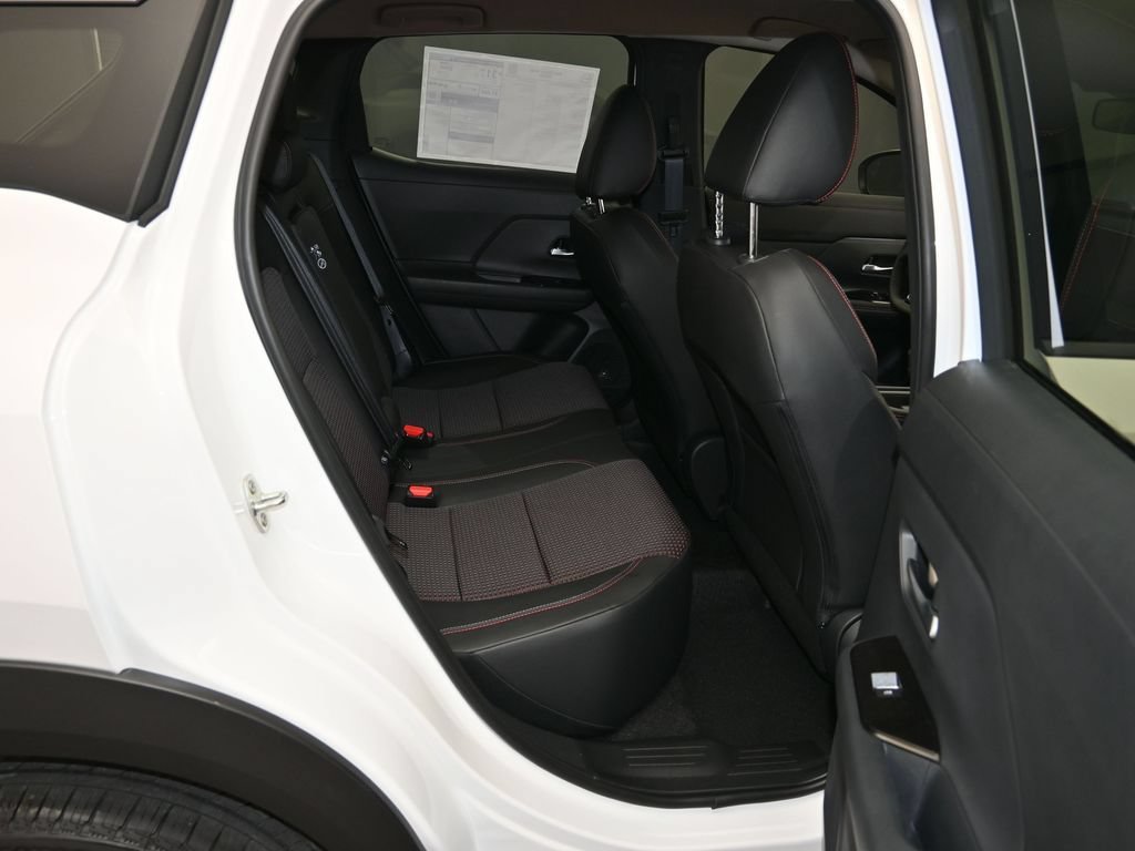 New 2026 Nissan Kicks SR FWD image 25
