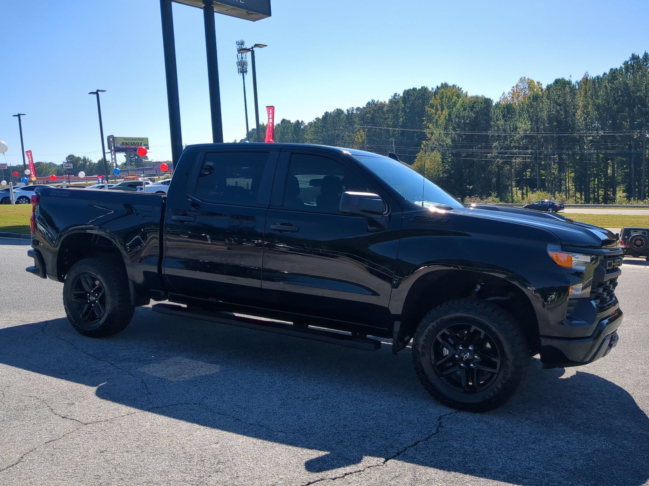 Used 2025 Chevrolet Silverado 1500 Custom Trail Boss w/ Midnight Edition AWD/4WD image 3