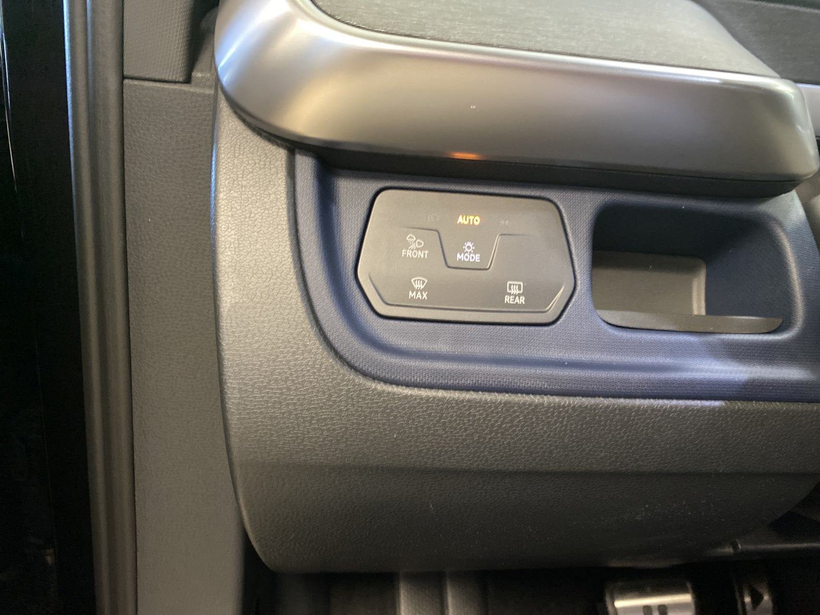 New 2025 Volkswagen ID. Buzz Pro S RWD image 11