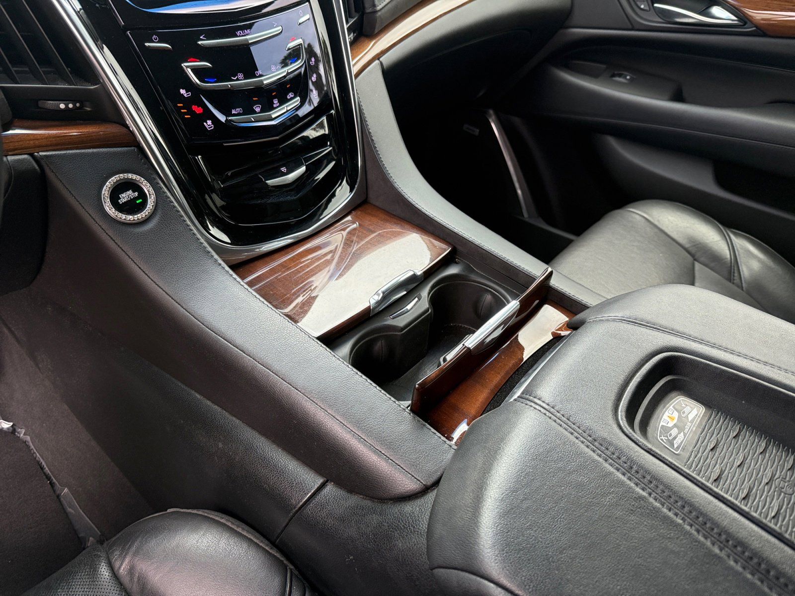 Used 2016 Cadillac Escalade Premium image 13