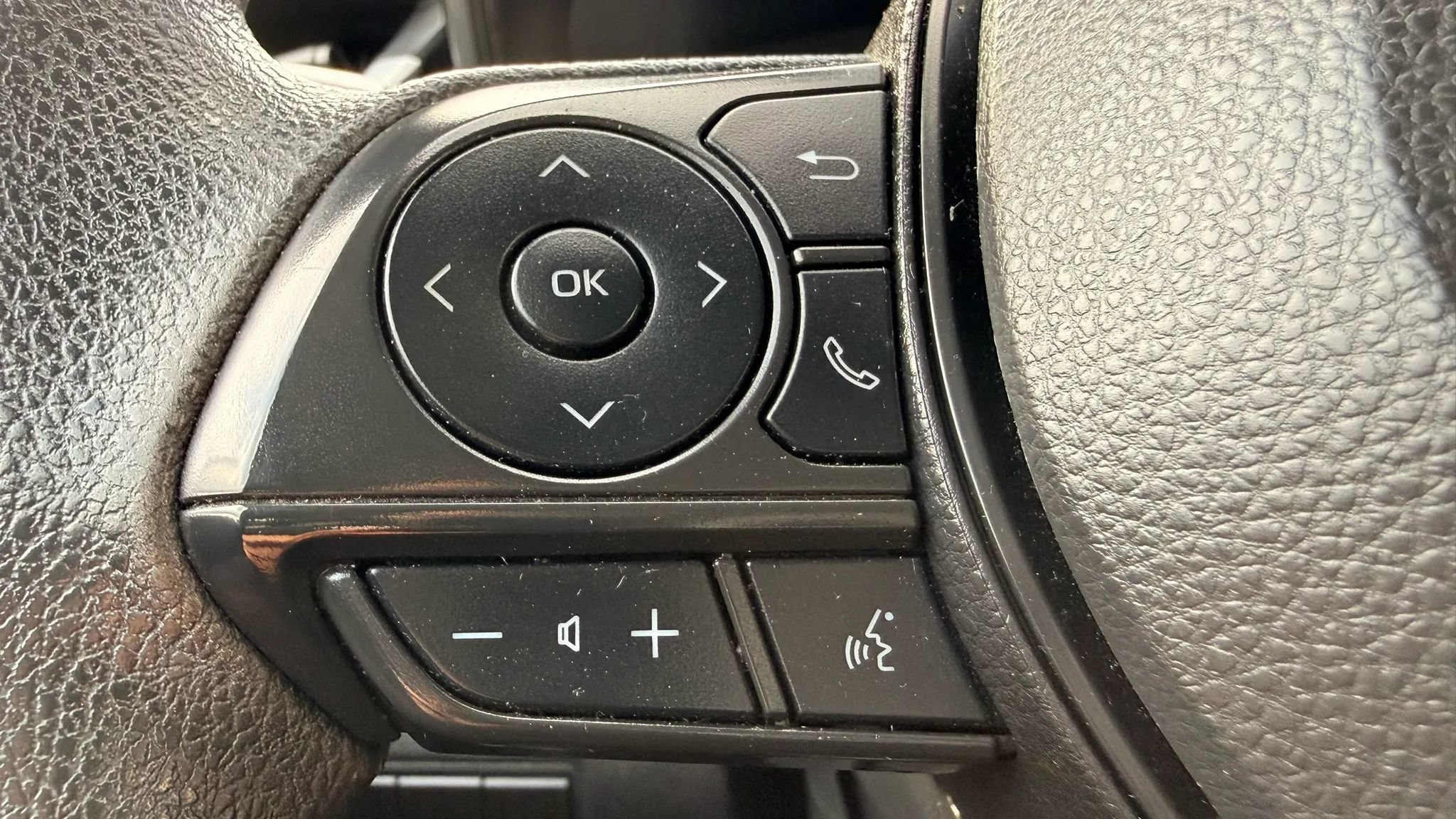 Used 2023 Toyota Corolla LE FWD image 19