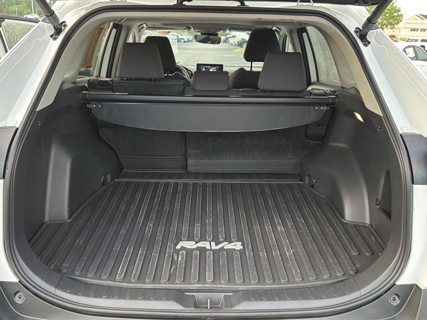 Certified 2025 Toyota RAV4 XLE w/ Convenience Package FWD image 33