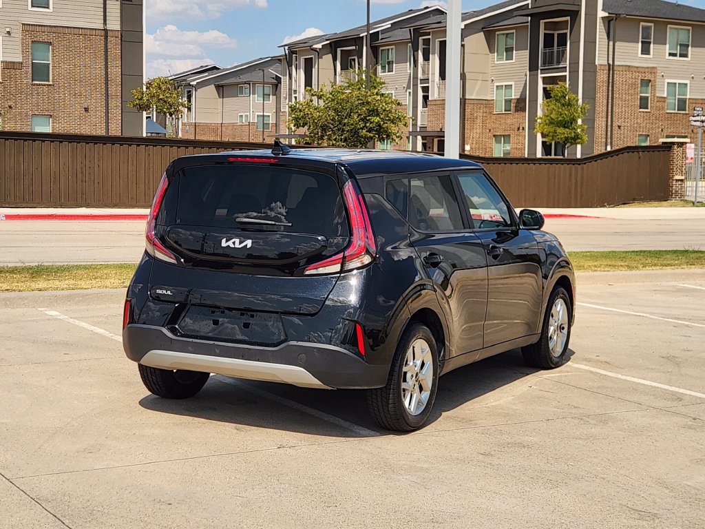 Certified 2024 Kia Soul LX w/ LX Technology Package FWD image 8