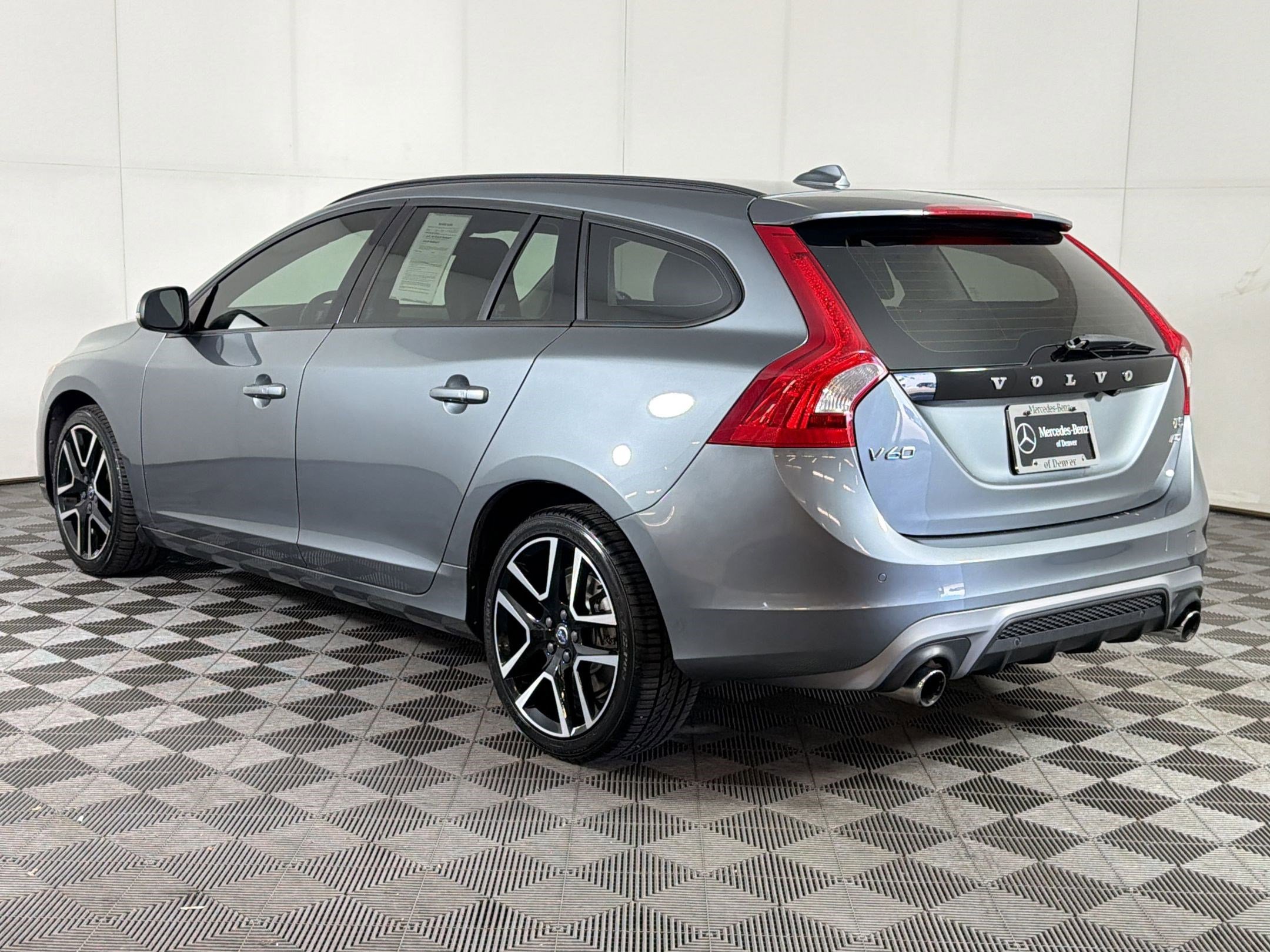 Used 2018 Volvo V60 T5 Dynamic w/ Vision Package AWD/4WD image 3