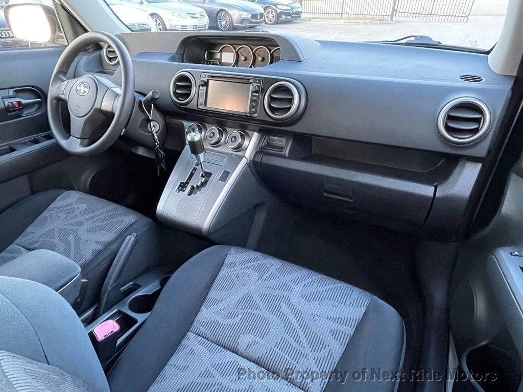 Used 2014 Scion xB FWD image 16