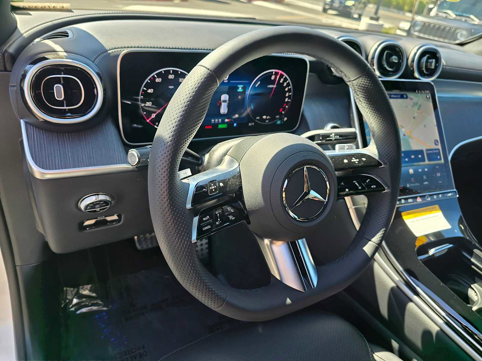 Used 2025 Mercedes-Benz GLC 350e 4MATIC image 26