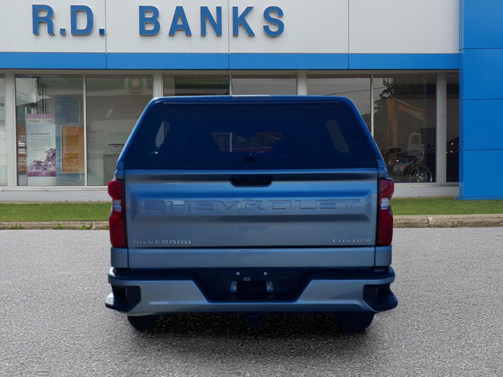 Used 2025 Chevrolet Silverado 1500 Custom image 4