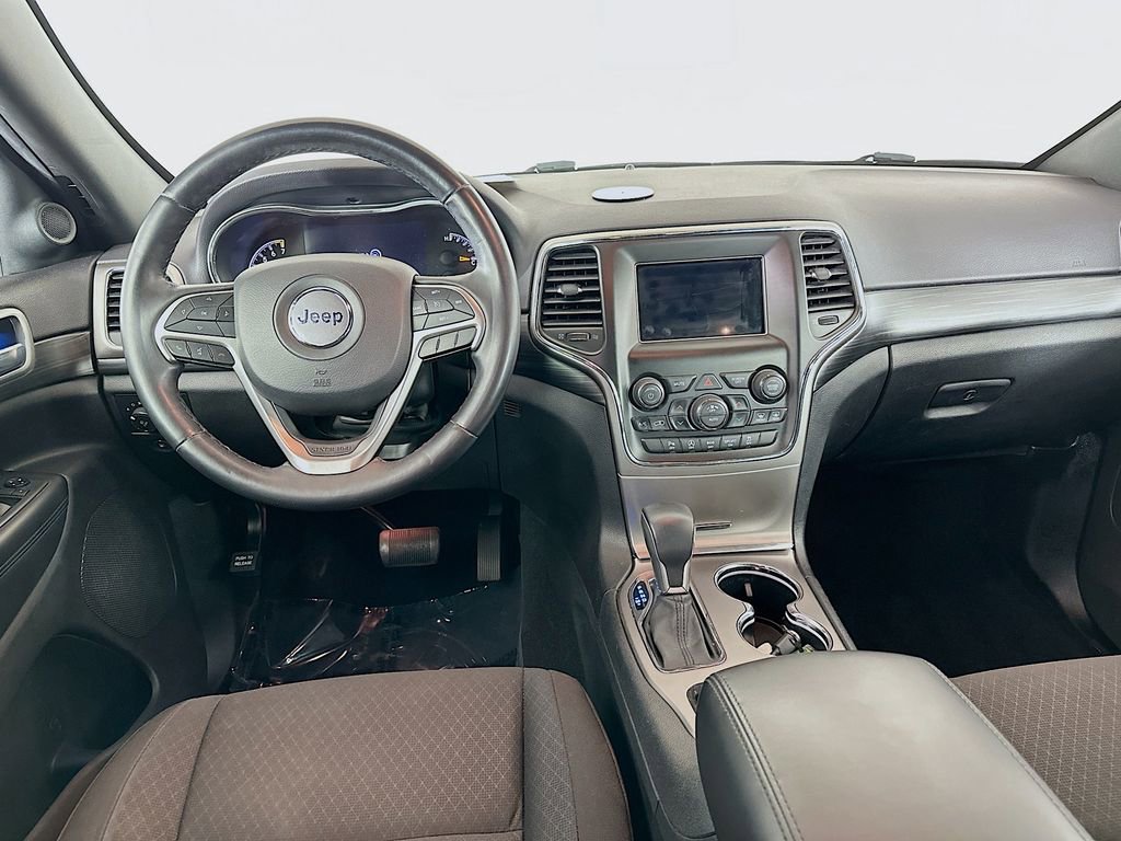 Used 2019 Jeep Grand Cherokee Laredo w/ Security & Convenience Group AWD/4WD image 29