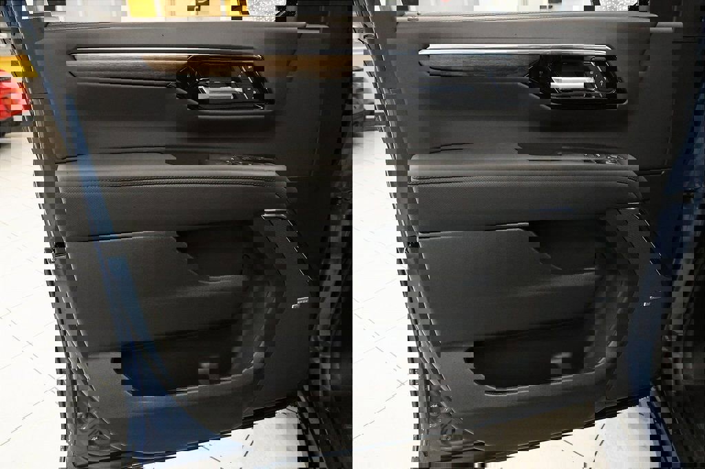 New 2026 Chevrolet Suburban High Country image 30