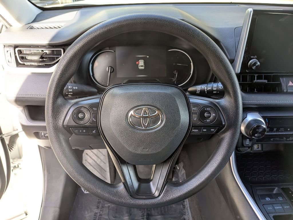 Used 2024 Toyota RAV4 XLE FWD image 14