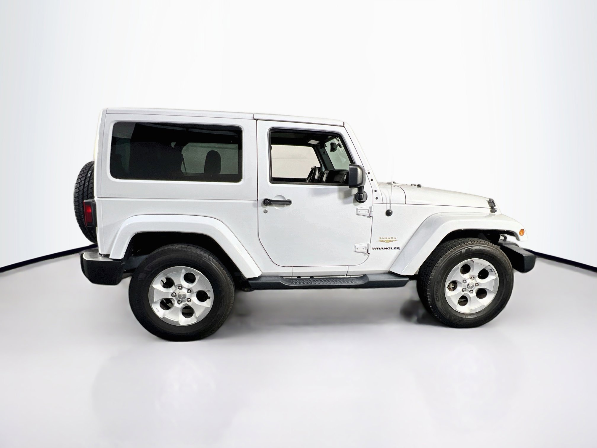 Used 2015 Jeep Wrangler Sahara AWD/4WD image 4