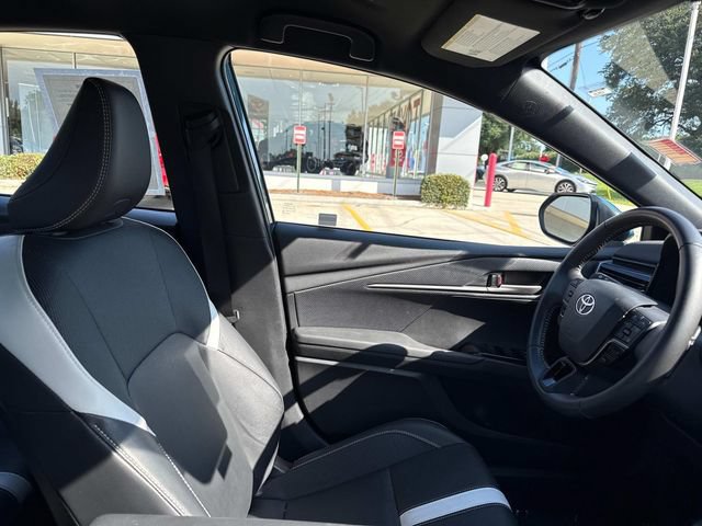 Used 2025 Toyota Camry SE w/ Convenience Package FWD image 15