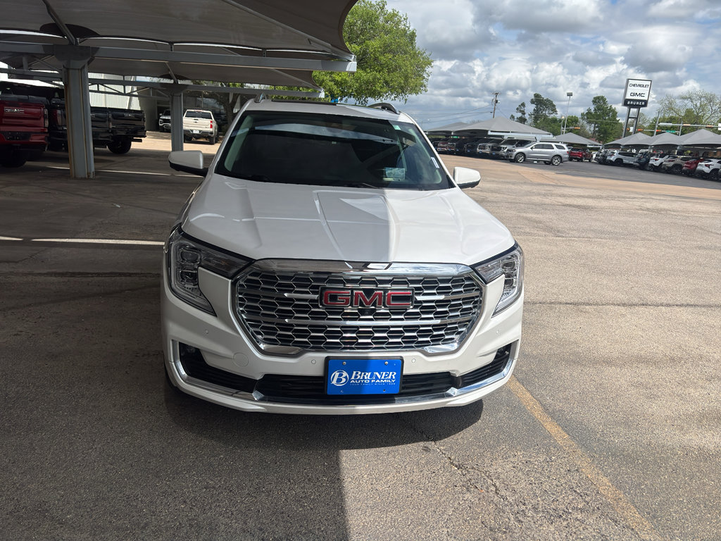 Certified 2024 GMC Terrain Denali w/ Denali Premium Package AWD/4WD image 2