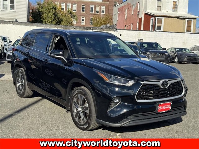 Used 2021 Toyota Highlander XLE