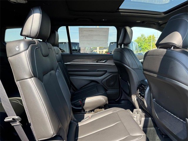 New 2025 Jeep Grand Cherokee L Limited w/ Black Appearance Package image 11