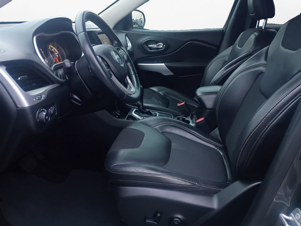 Used 2018 Jeep Cherokee Latitude Plus image 19