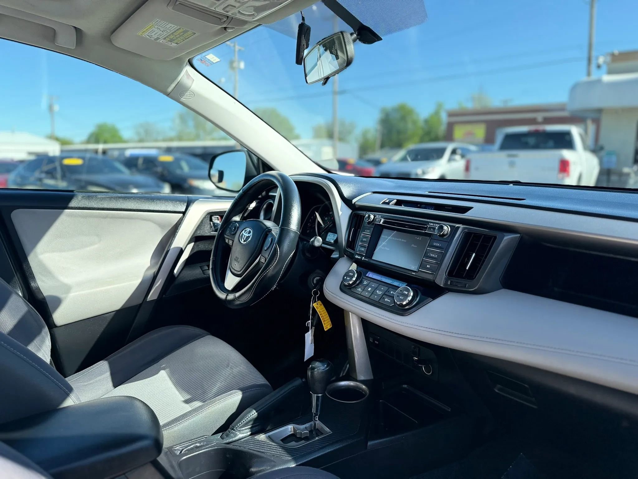 Used 2015 Toyota RAV4 XLE image 20