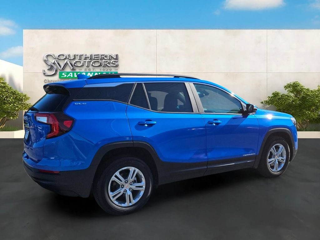 Used 2024 GMC Terrain SLE w/ Driver Convenience Package FWD image 5