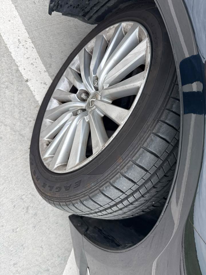 Used 2013 Lexus LS 460 AWD w/ Comfort Pkg image 2
