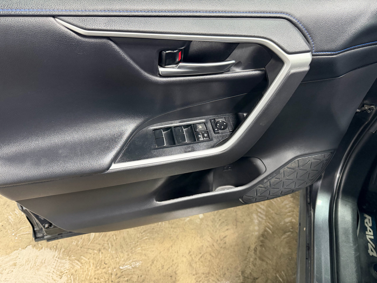 Used 2020 Toyota RAV4 XSE image 19