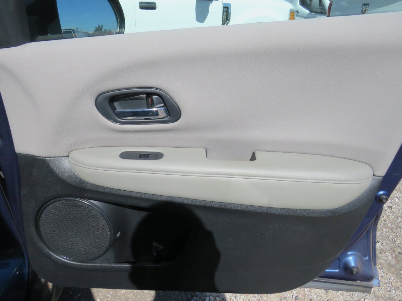 Used 2017 Honda HR-V LX image 38