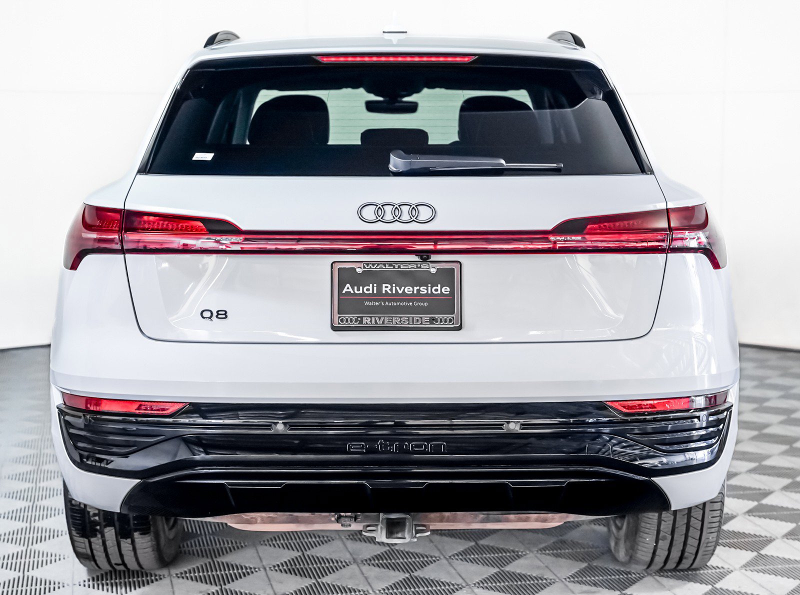 Used 2024 Audi Q8 e-tron Prestige w/ Prestige Package image 8