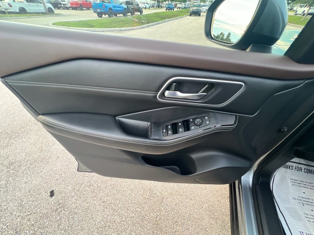 Used 2021 Nissan Rogue SV w/ Premium Package FWD image 24