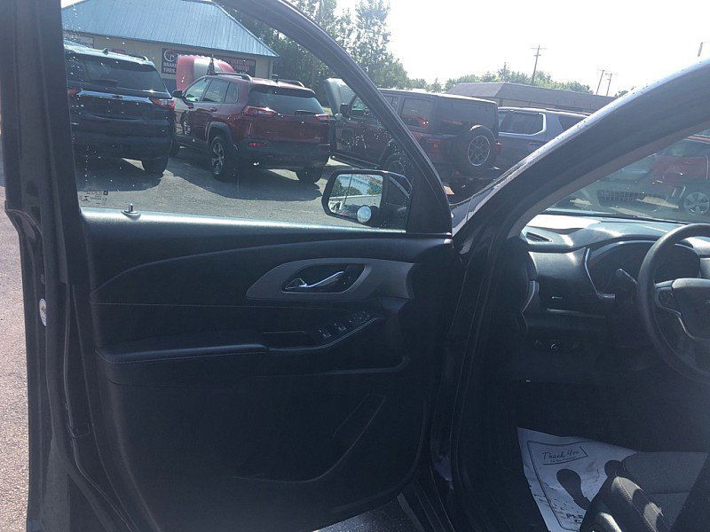 Used 2021 Chevrolet Traverse LS image 9