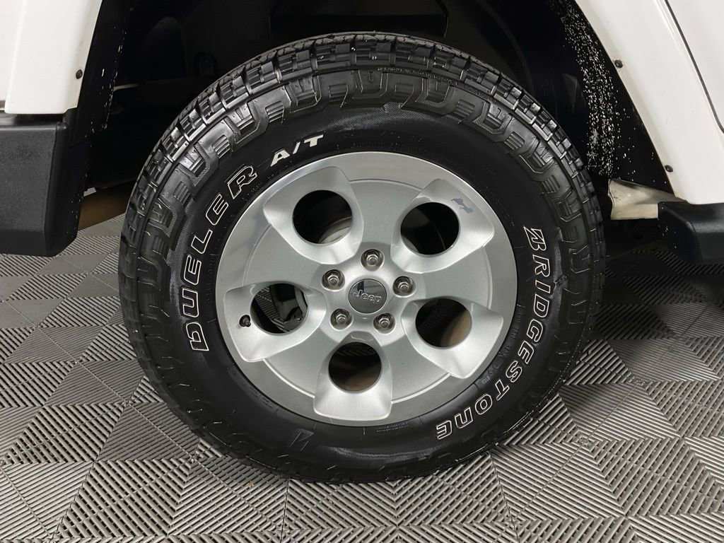 Used 2013 Jeep Wrangler Unlimited Sahara image 10