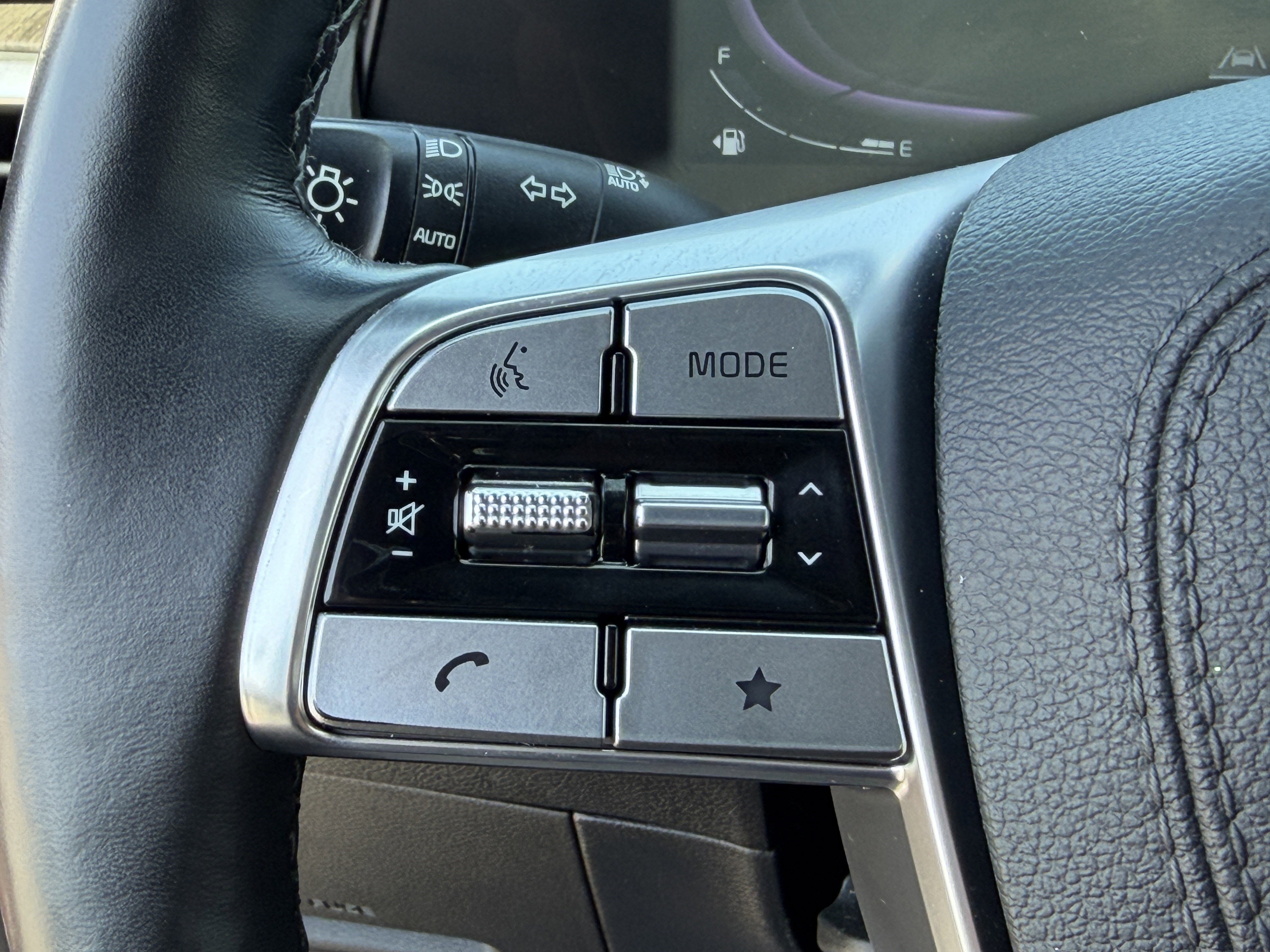 Used 2023 Kia Telluride EX w/ EX Captain's Chair Package image 20