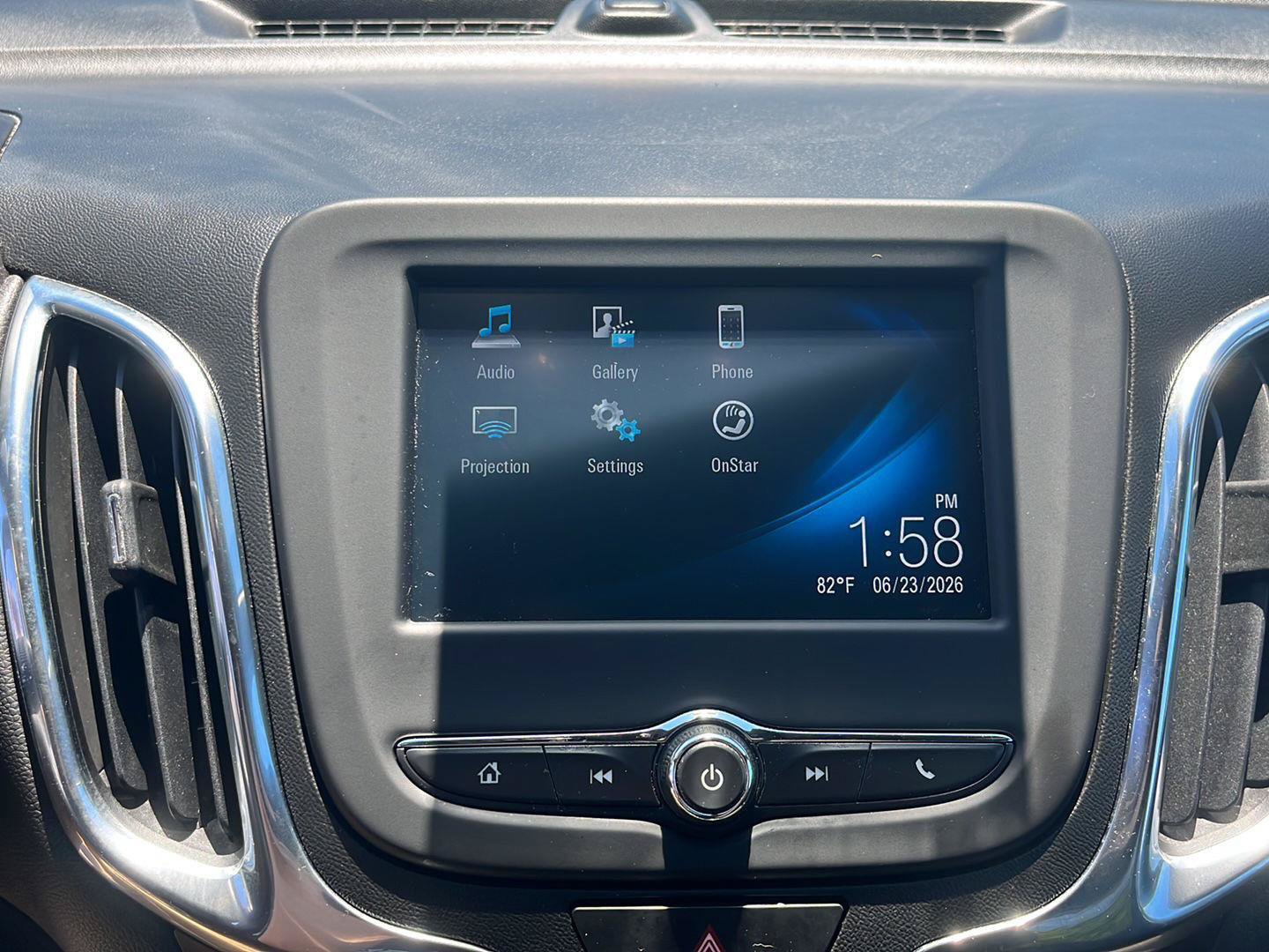 Used 2018 Chevrolet Equinox LT FWD image 18