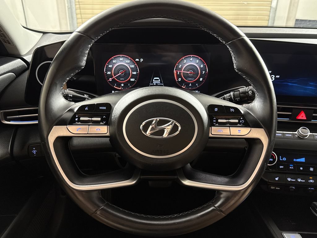 Certified 2023 Hyundai Elantra Limited FWD image 16