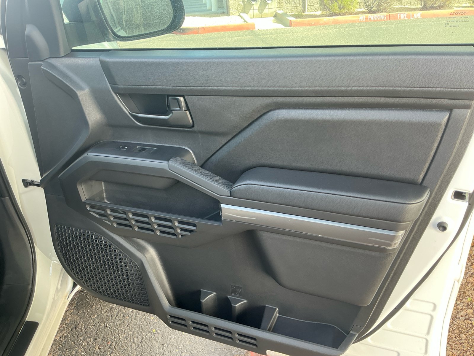 Used 2026 Toyota Tacoma SR5 w/ SR5 Upgrade Package AWD/4WD image 15