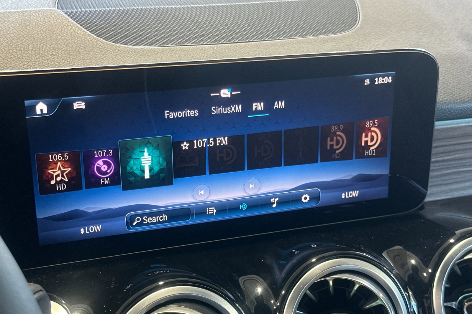 New 2025 Mercedes-Benz GLB 250 4MATIC image 18