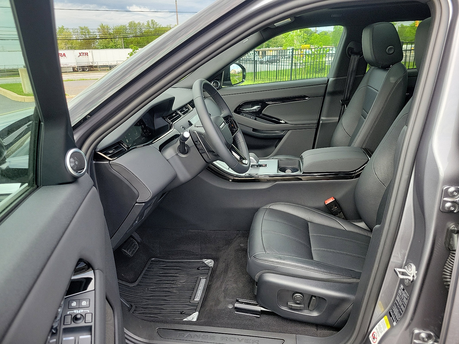 Used 2024 Land Rover Range Rover Evoque S image 12