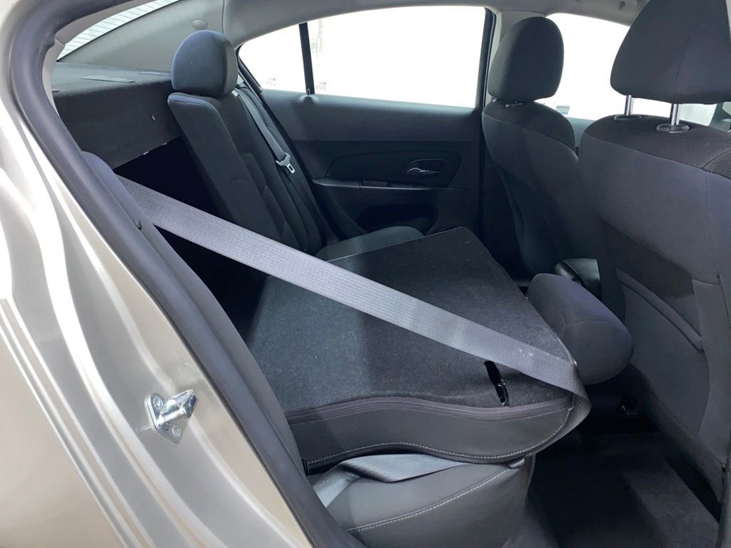 Used 2016 Chevrolet Cruze LT w/ Technology Package image 17