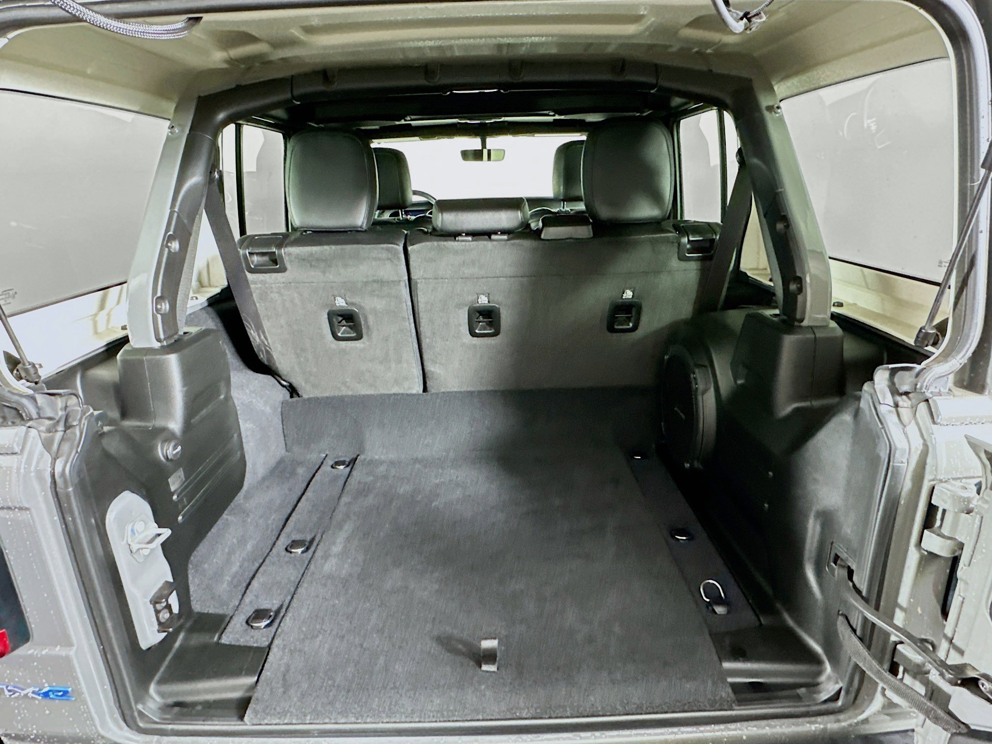 Used 2022 Jeep Wrangler Sahara w/ Safety Group image 29