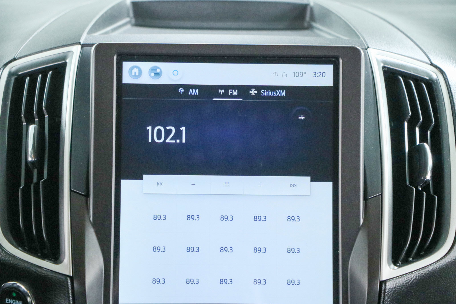 Used 2021 Ford Edge SE image 19