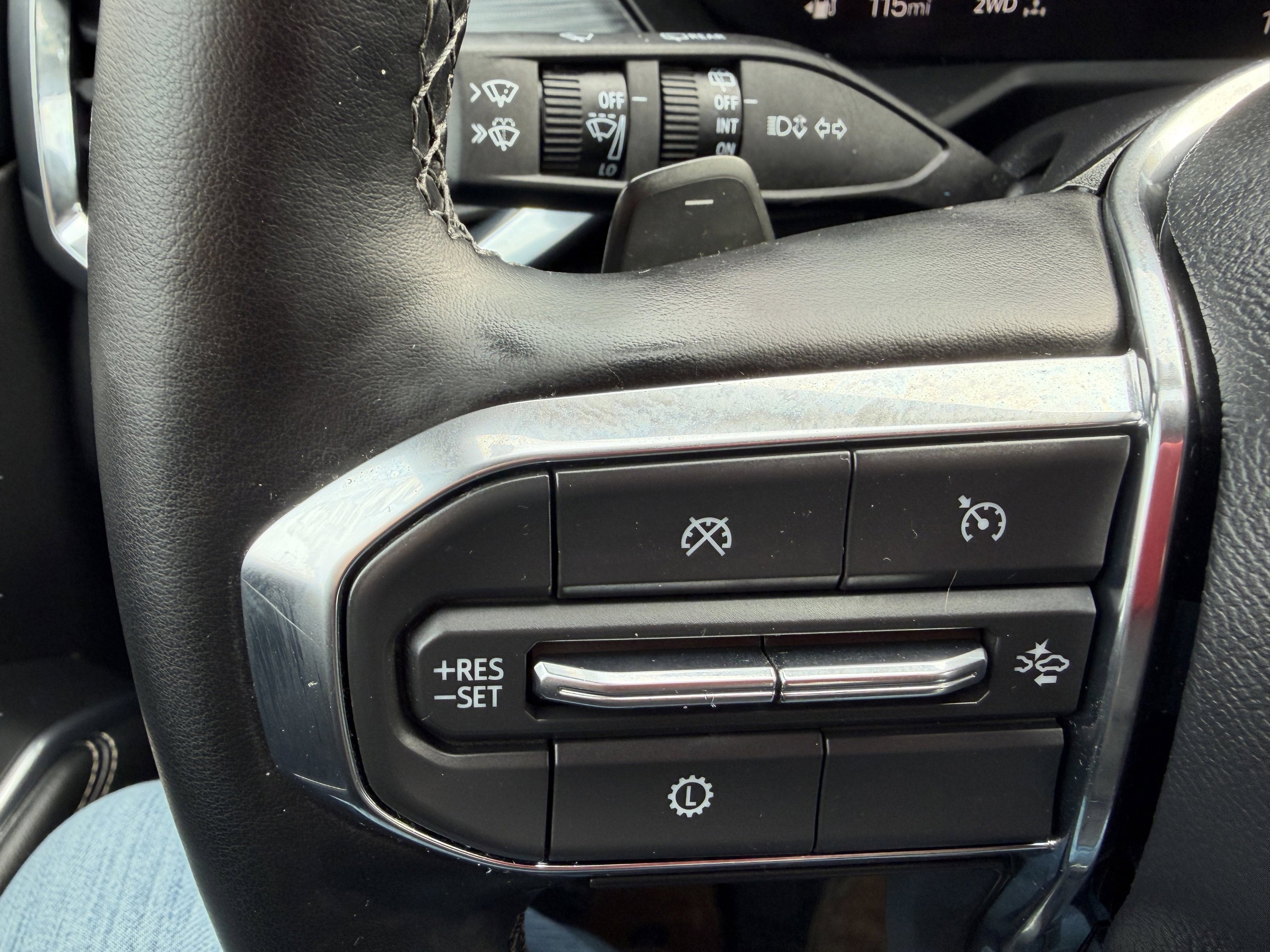 Used 2025 GMC Acadia Elevation image 33