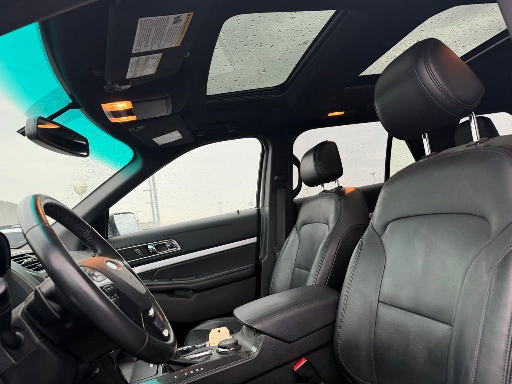Used 2016 Ford Explorer XLT w/ Equipment Group 202A AWD/4WD image 3