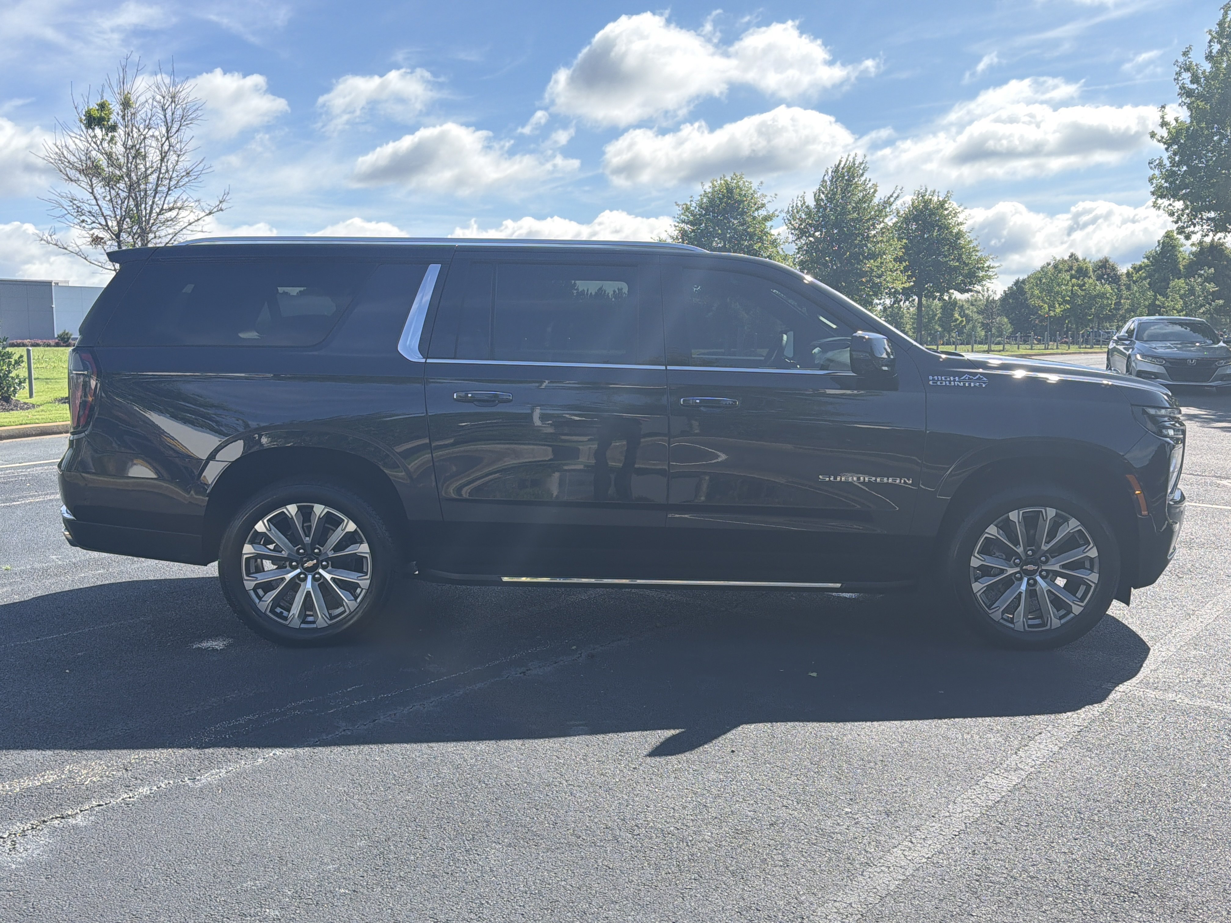 Used 2025 Chevrolet Suburban High Country w/ Sun And Tow Package AWD/4WD image 10
