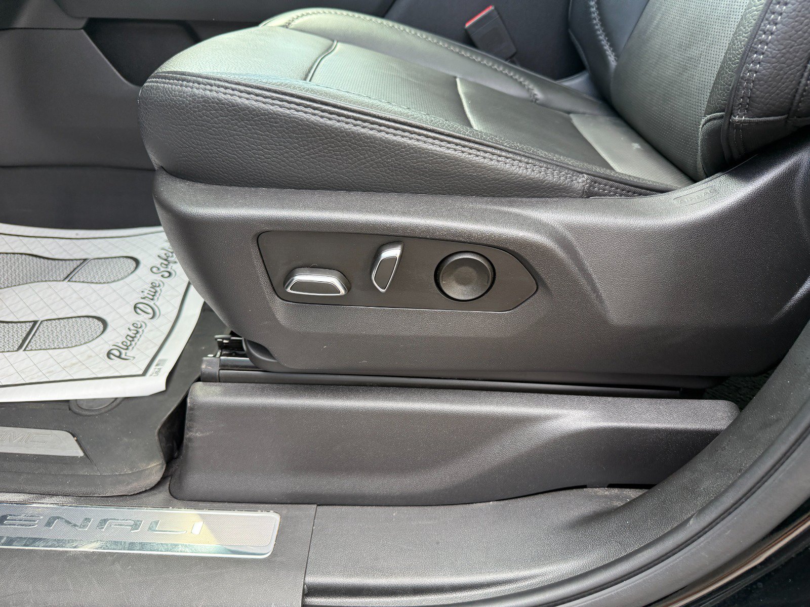 Used 2023 GMC Sierra 1500 Denali AWD/4WD image 25