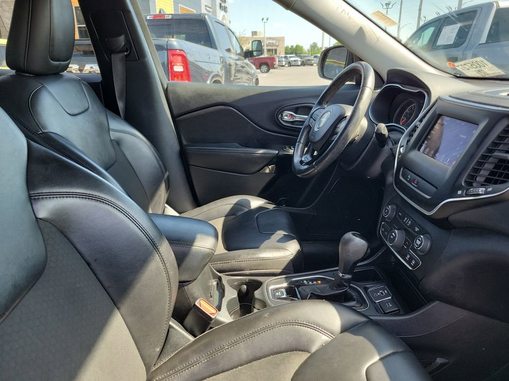 Used 2020 Jeep Cherokee Latitude Plus FWD image 34