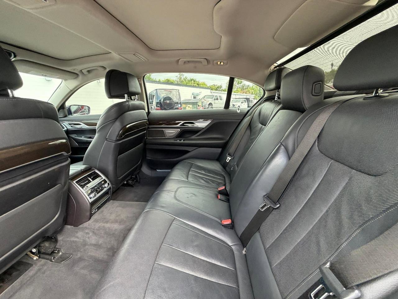 Used 2021 BMW 740i image 12