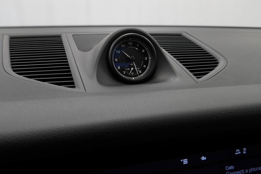 Used 2023 Porsche Macan image 30