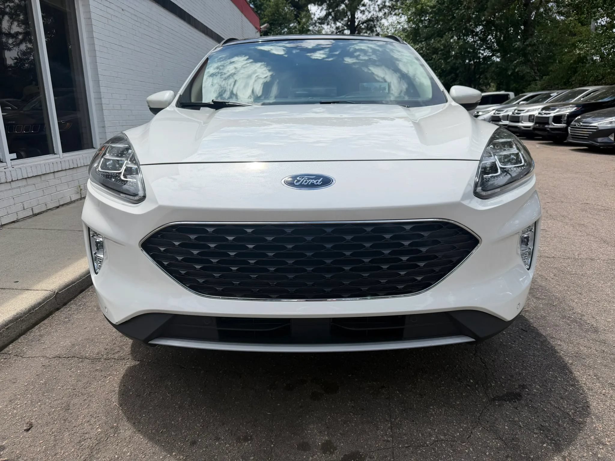 Used 2020 Ford Escape Titanium w/ Titanium Premium Package 2.0 AWD/4WD image 3