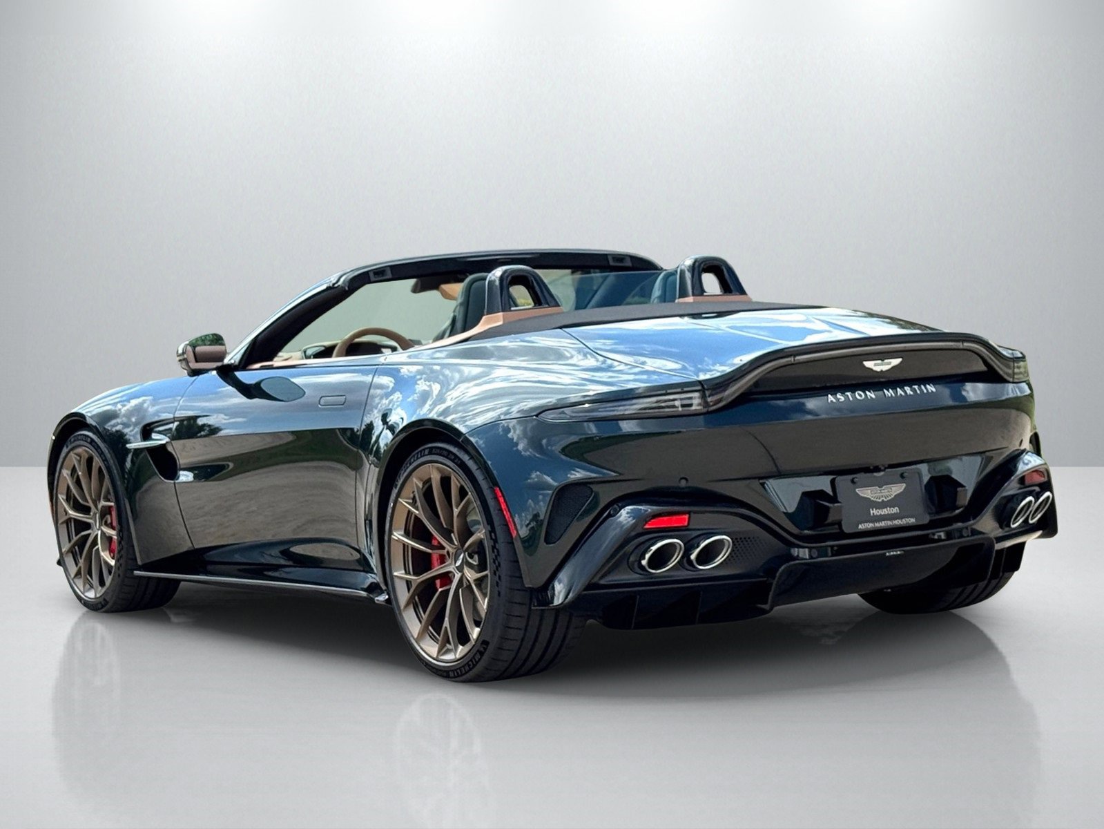 New 2026 Aston Martin V8 Vantage Coupe image 2